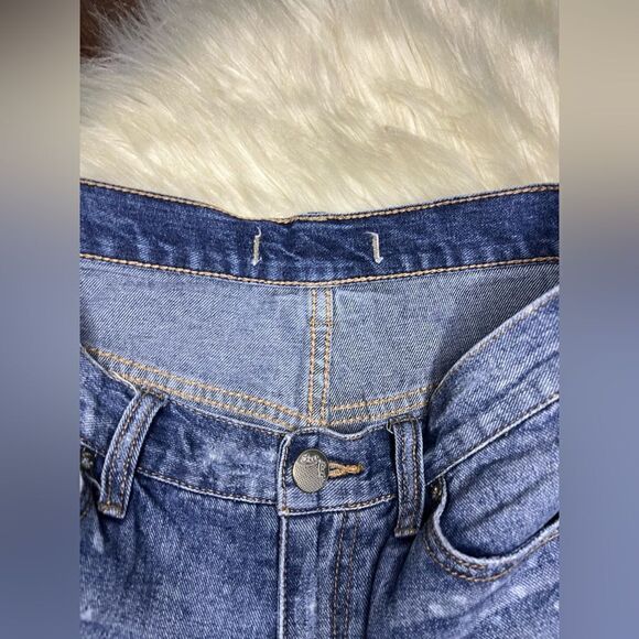 Free People Distressed Raw Hem Embroidered Tribal Aztec Boho Denim Shorts Sz 28 - Picture 4 of 9